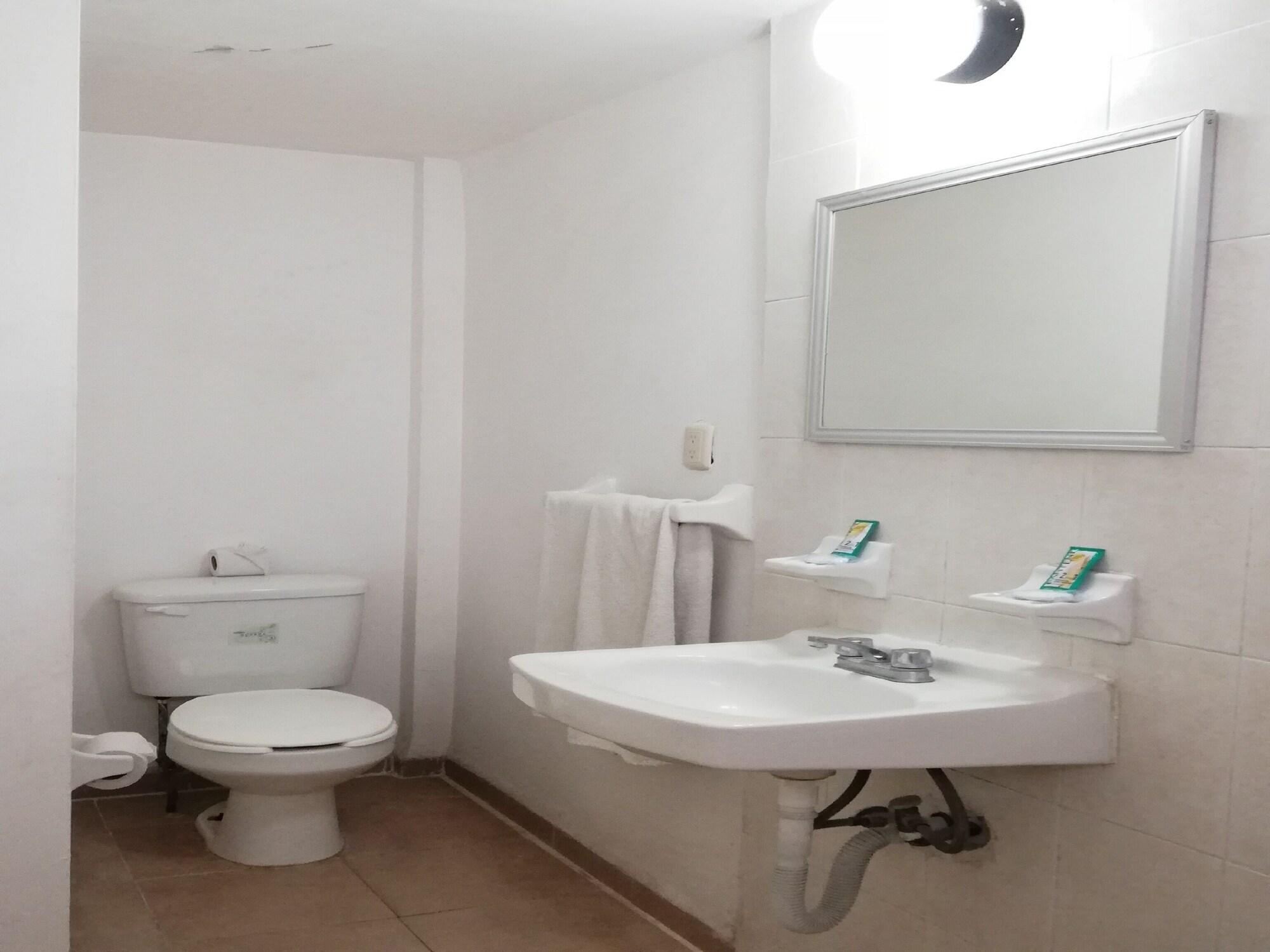 Oyo Hotel Casa Real Matehuala Kültér fotó