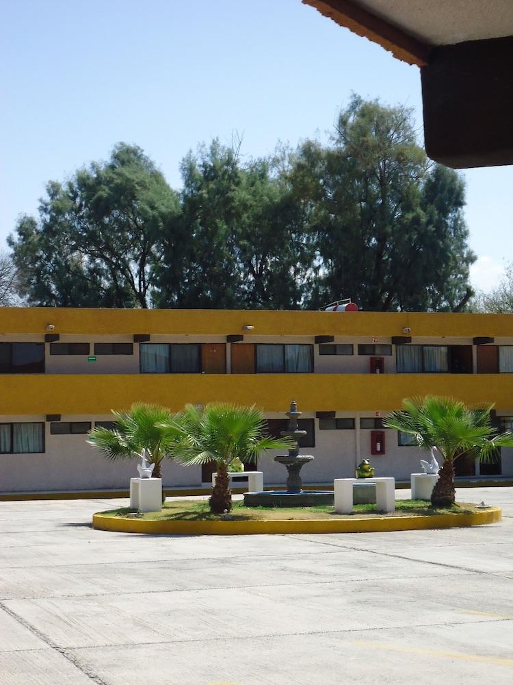 Oyo Hotel Casa Real Matehuala Kültér fotó