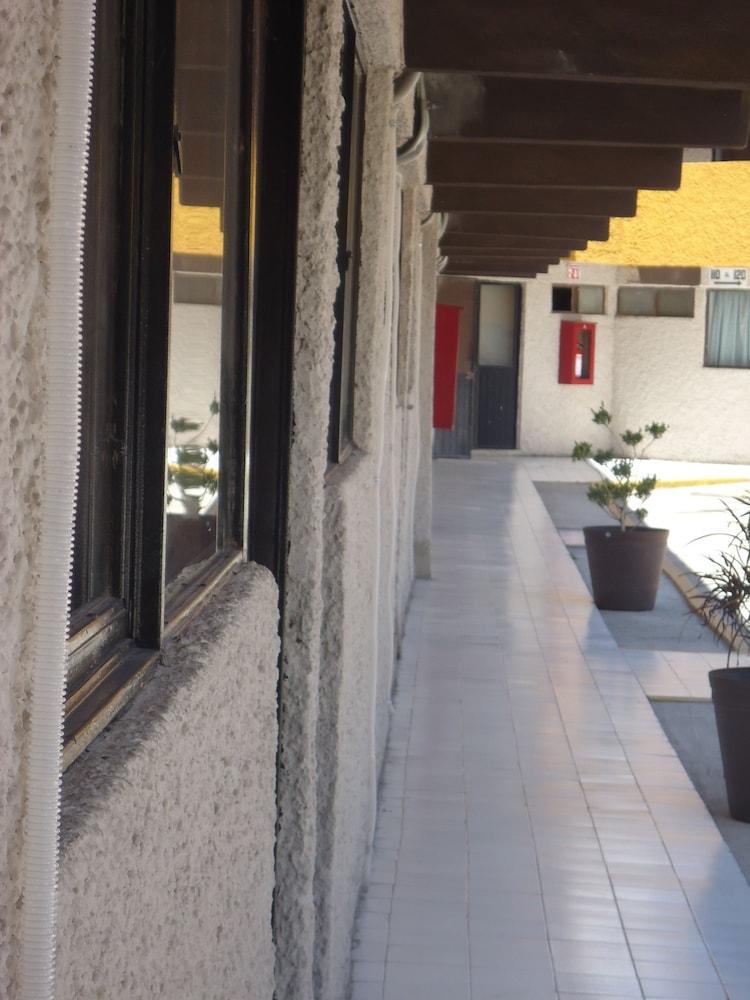 Oyo Hotel Casa Real Matehuala Kültér fotó