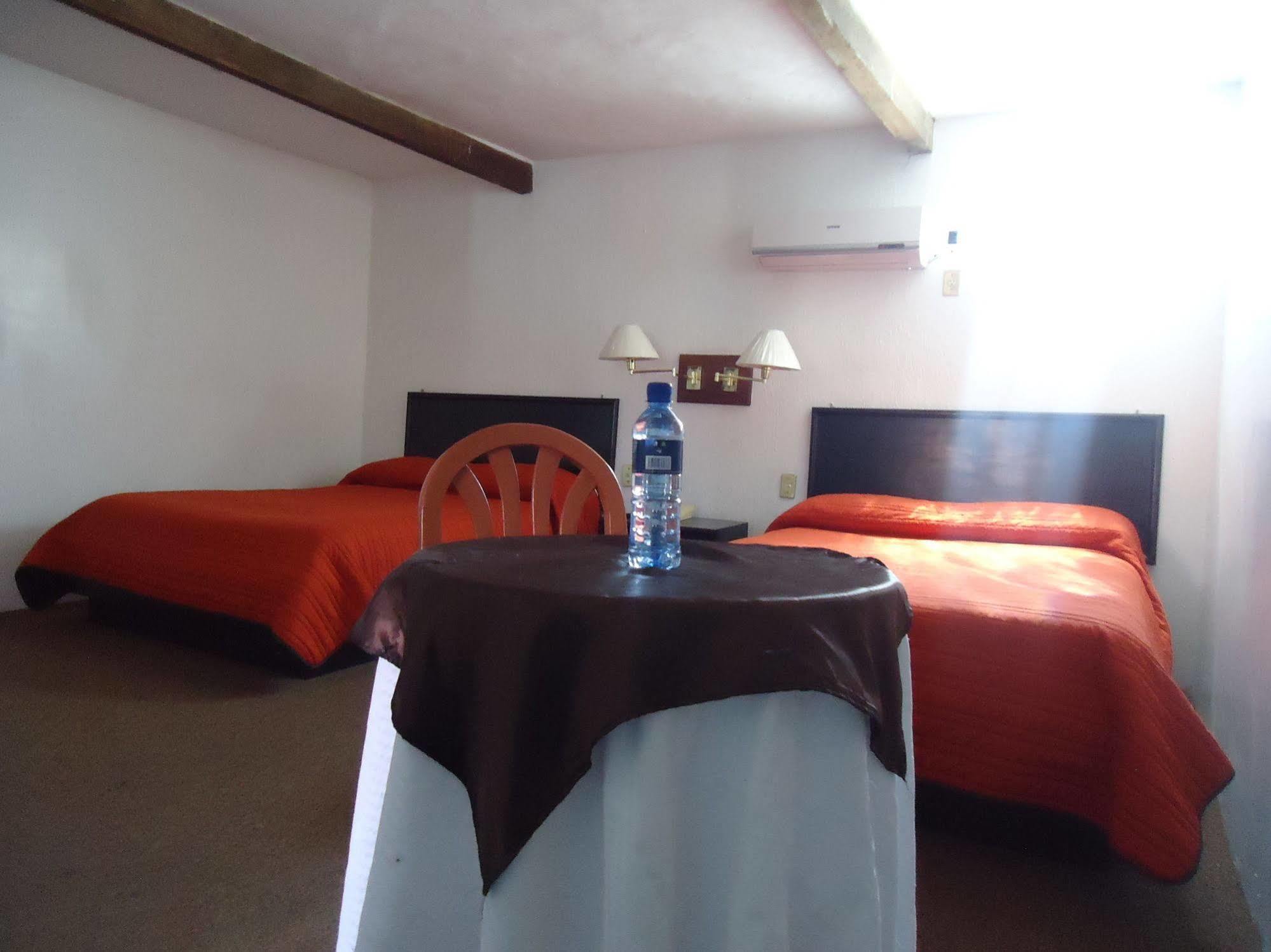 Oyo Hotel Casa Real Matehuala Kültér fotó