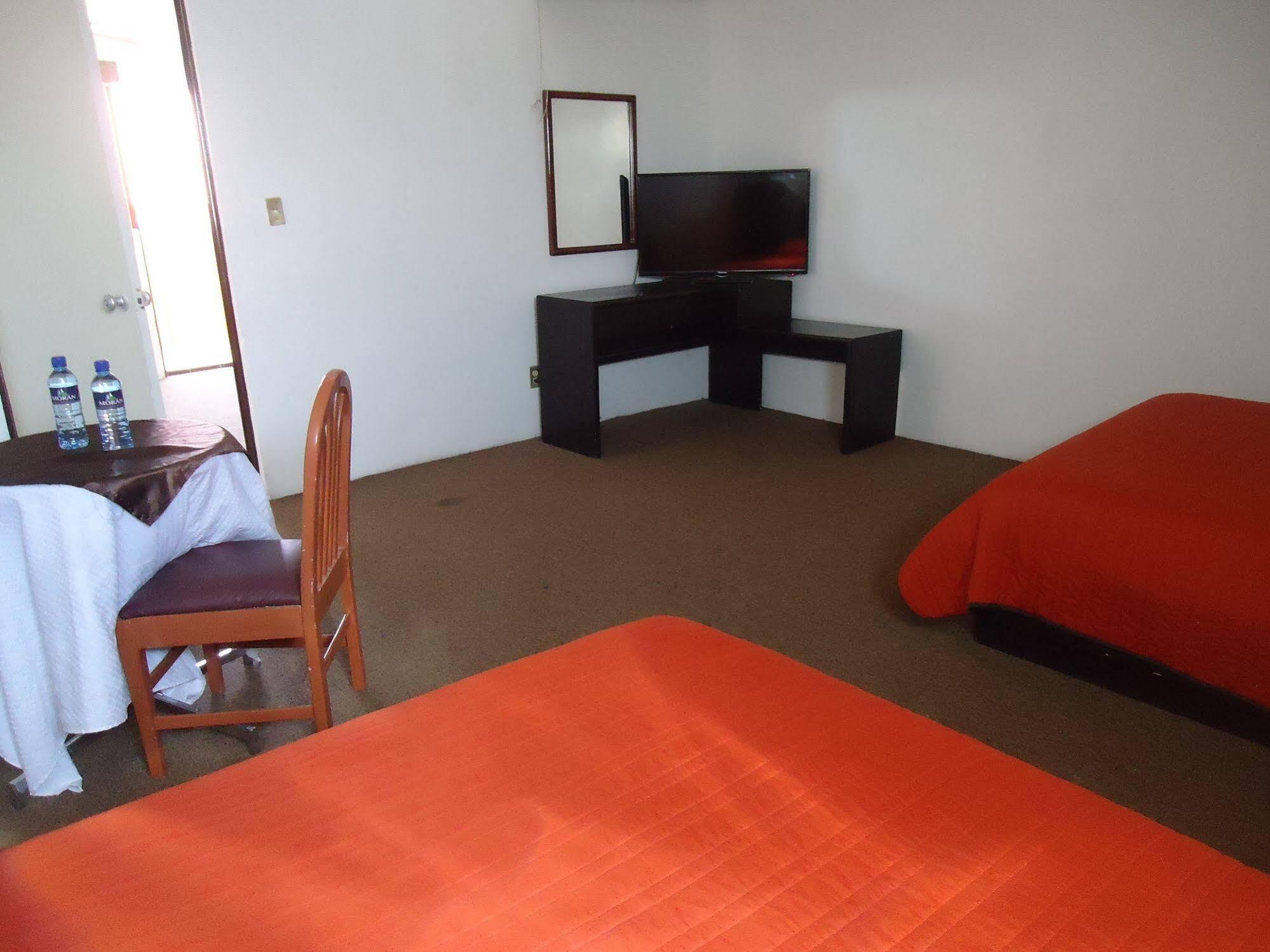 Oyo Hotel Casa Real Matehuala Kültér fotó